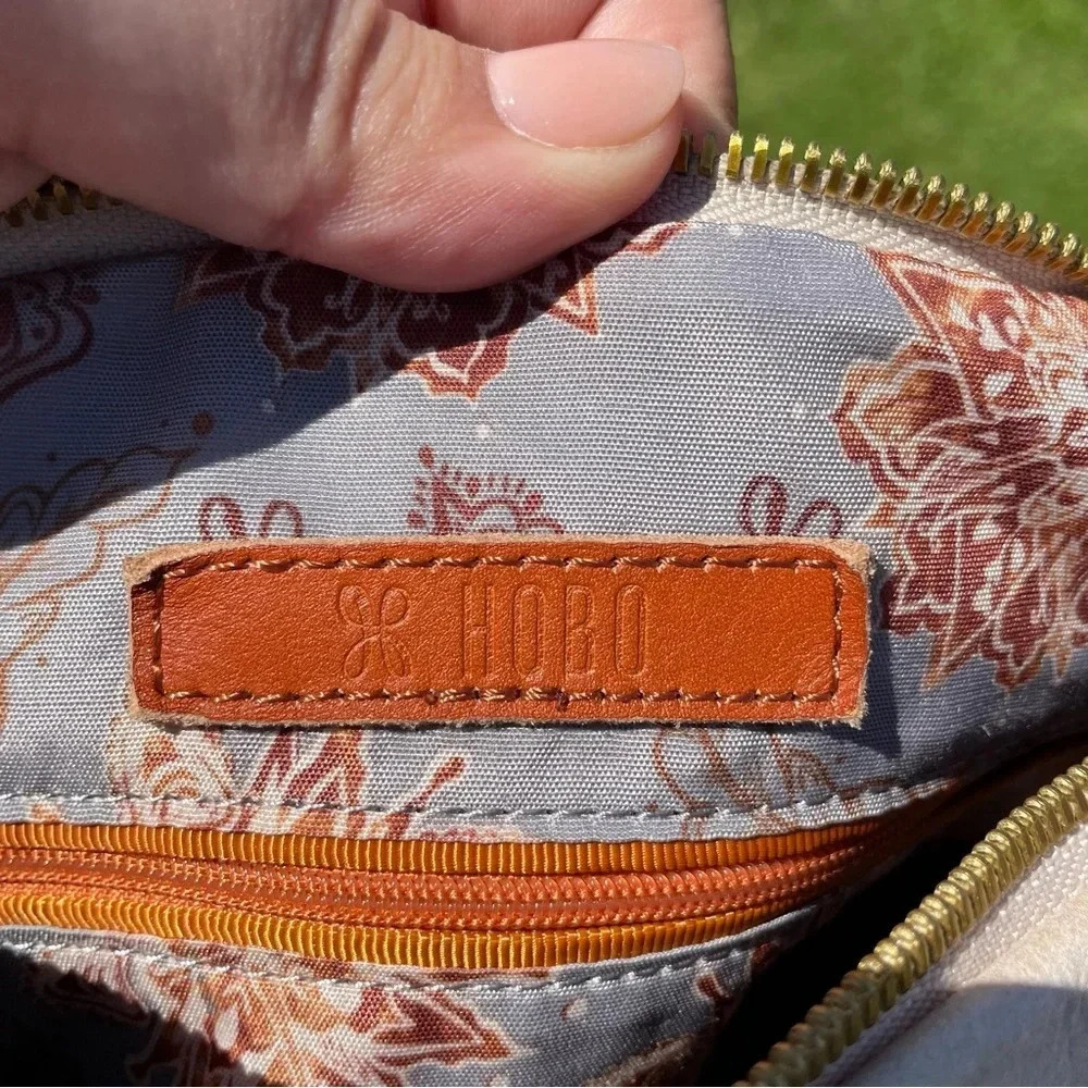 HOBO Hark Convertible Shoulder Bag inPebble - Picture 12 of 16